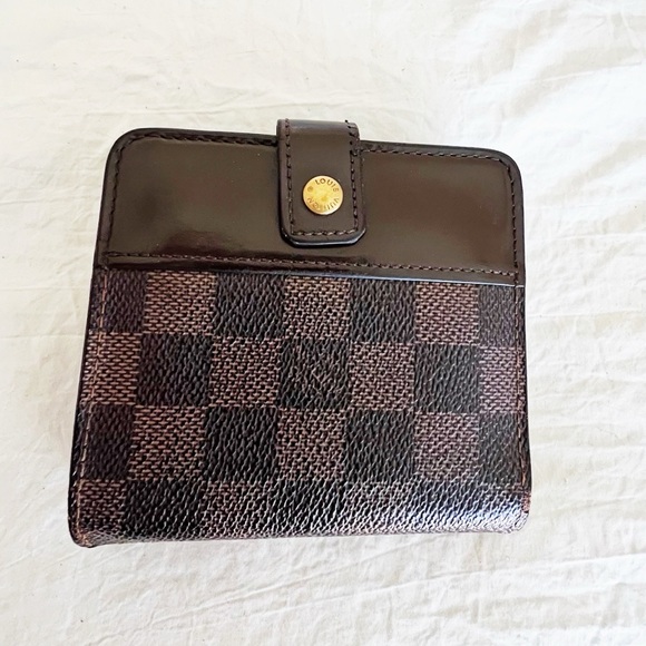 LOUIS VUITTON ~ Vintage Damier Ebene Compact Wallet ~ August 2000 - Picture 4 of 17